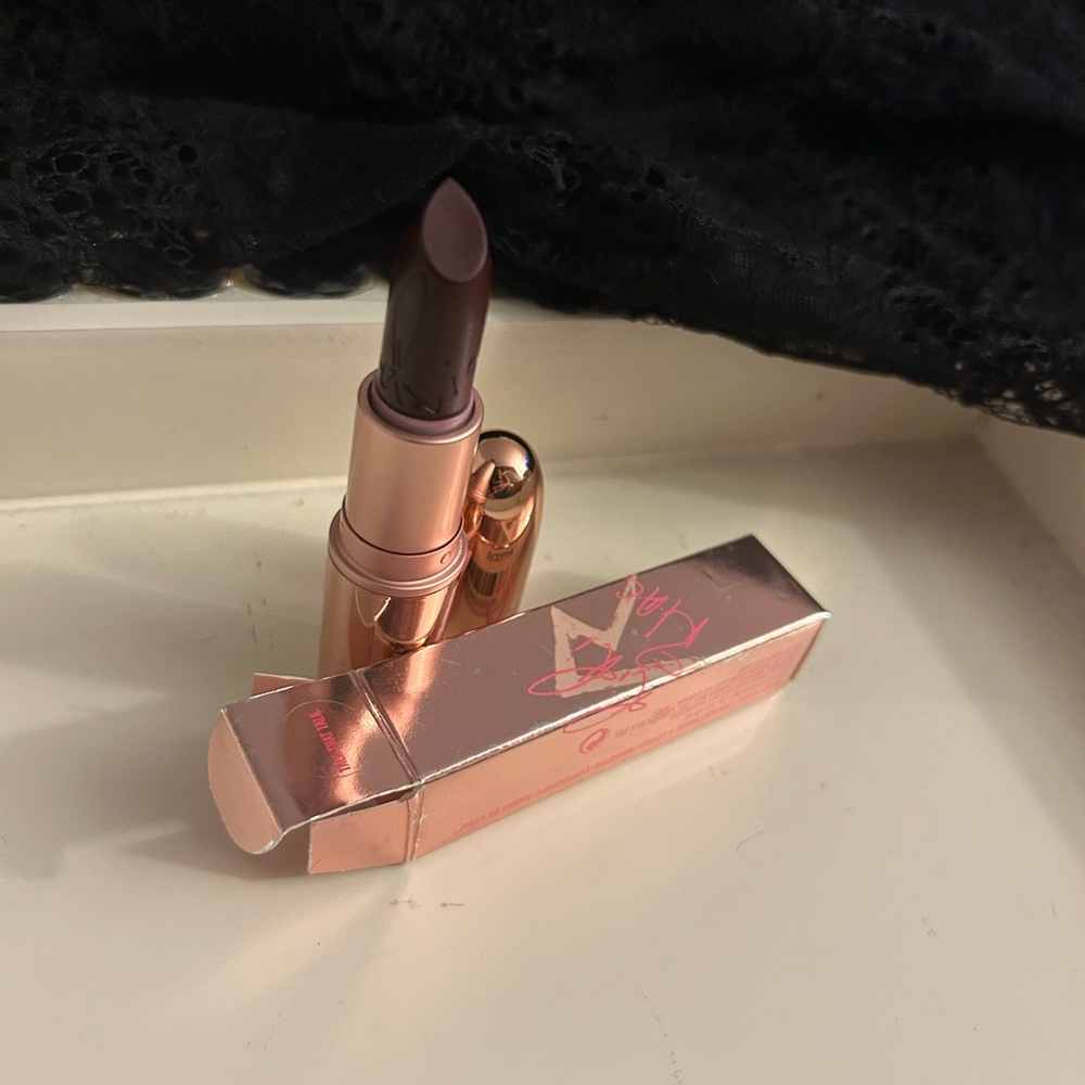 Luxurious Dark lipstick it was limited edition Gorgeous color